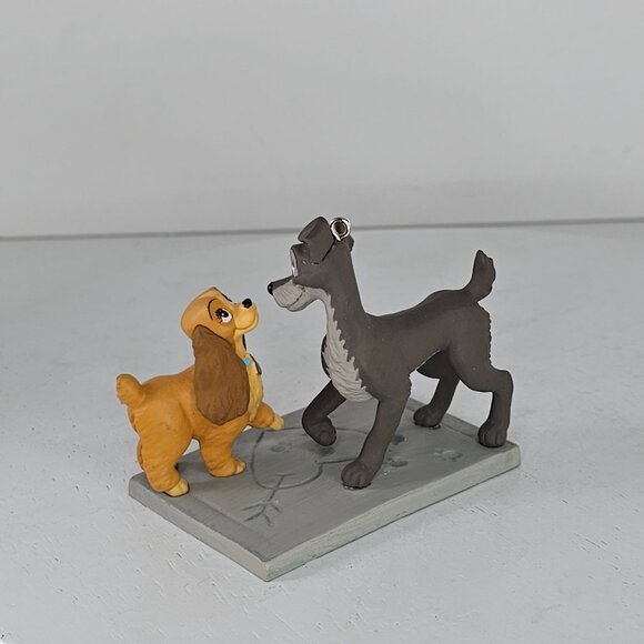 Hallmark Keepsake Disneys Lady & The Tramp Signs Of Affection Ornament 2008 - Picture 6 of 7